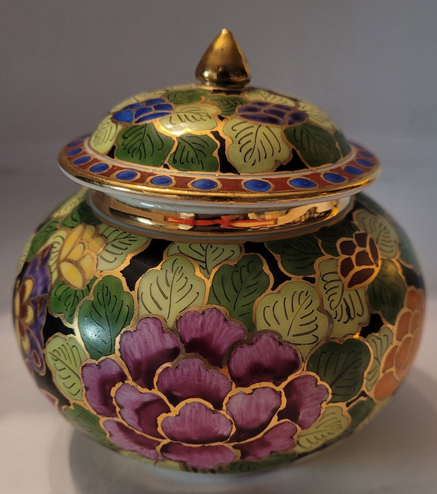 Vintage Thai Benjarong Porcelain Lidded Ginger Jar Hand Painted Gold Floral 4" Vintage Thai Benjarong Porcelain Lidded Ginger Jar Hand Painted Gold Floral 4"