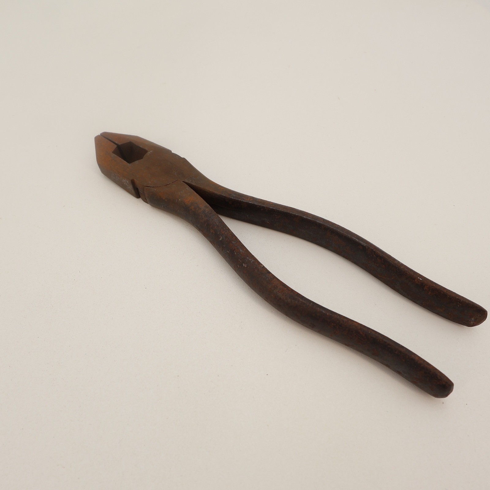 Vintage Vom Cleff & Co. Linesman Pliers 8.5" New York Rusty Vintage Vom Cleff & Co. Linesman Pliers 8.5" New York Rusty