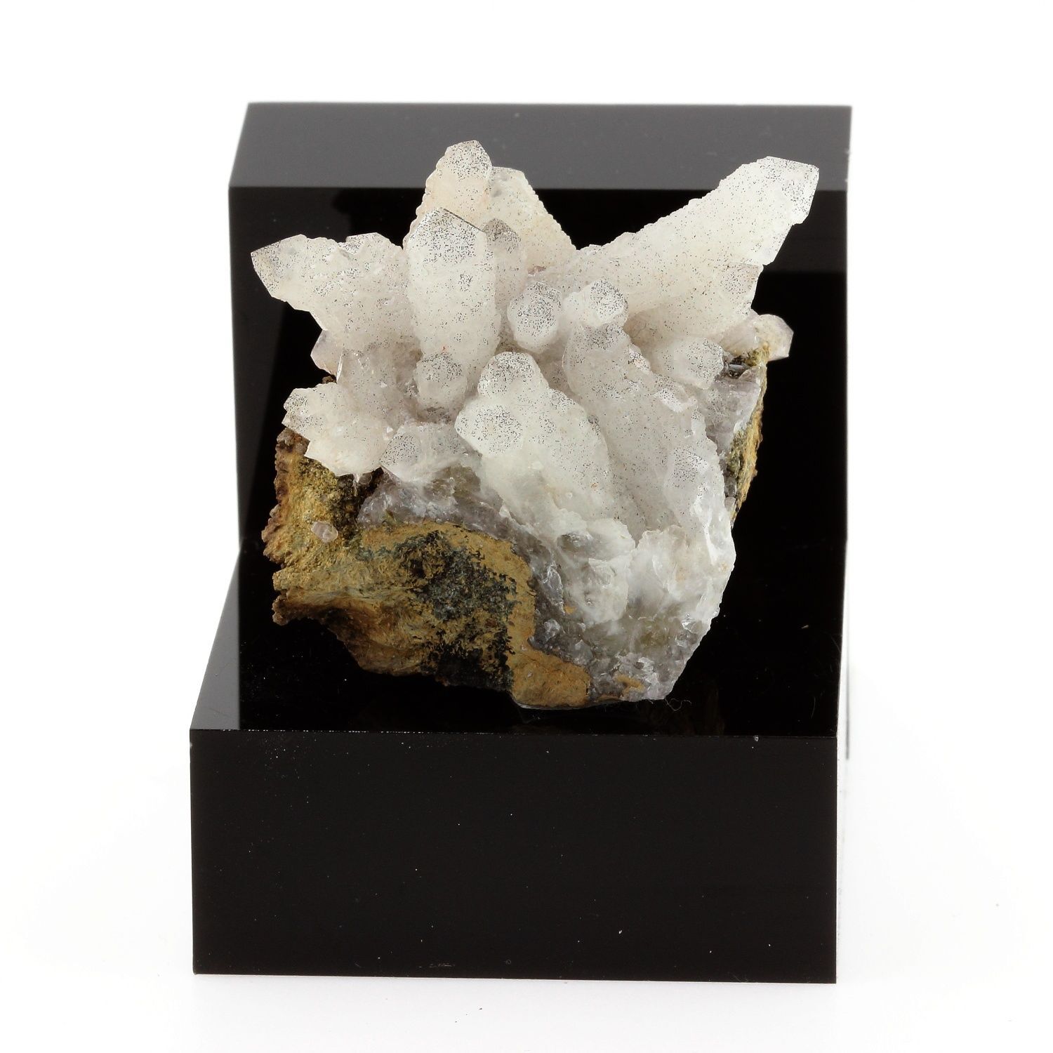 Stones And Minerals. Quartz. 251.6 Cts. Iron Cap Mine, Graham Co., Arizona, USA. Stones And Minerals. Quartz. 251.6 Cts. Iron Cap Mine, Graham Co., Arizona, USA.