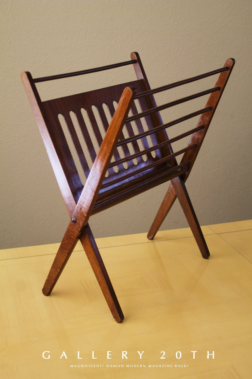 VINTAGE ICON MID CENTURY DANISH MODERN MAGAZINE RACK ROSEWOOD FINISH ATOMIC 50s
