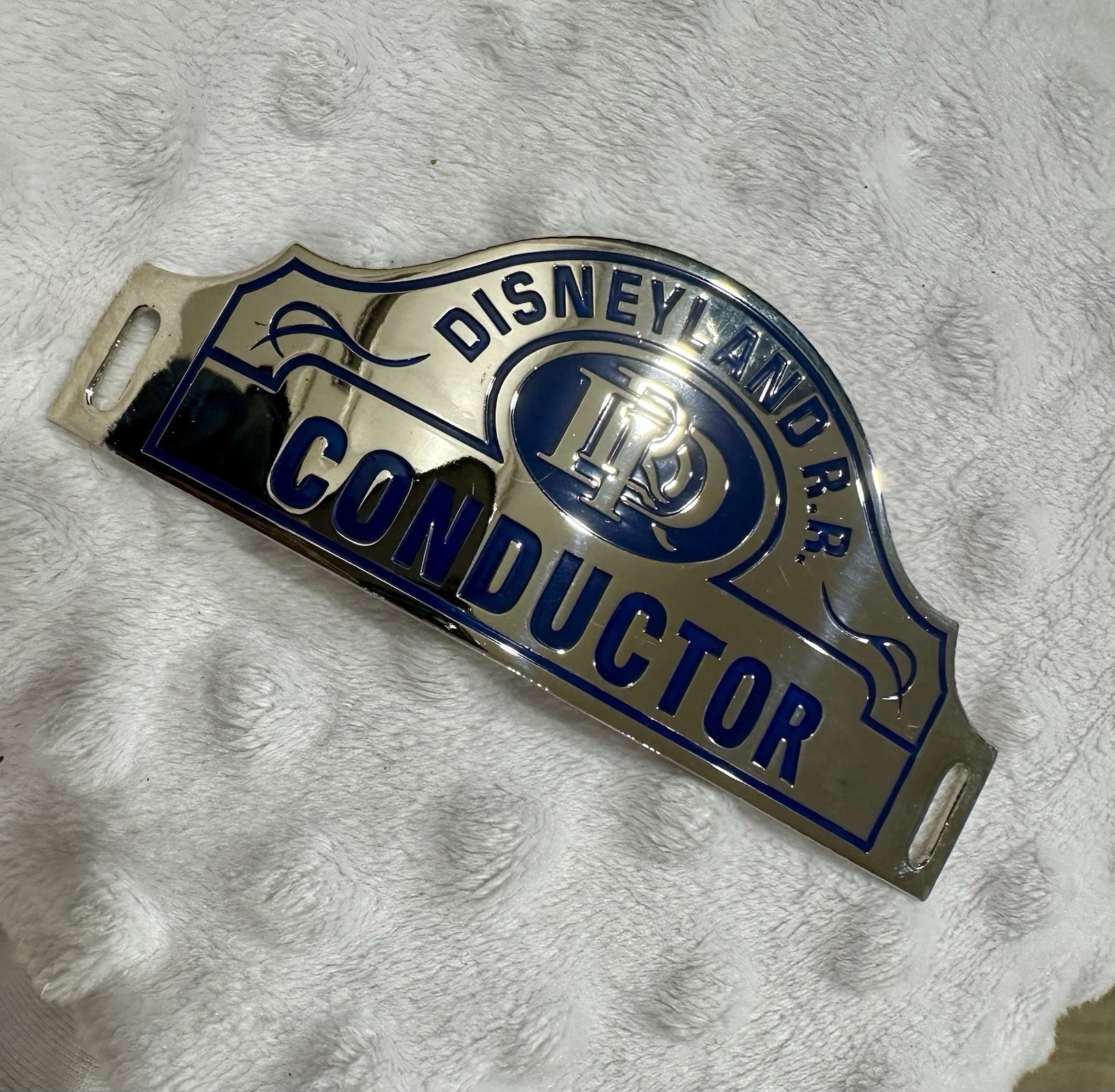 Walt Disney’s Disneyland R.R Disneyland Railroad Conductor Hat Badge NEW RARE
