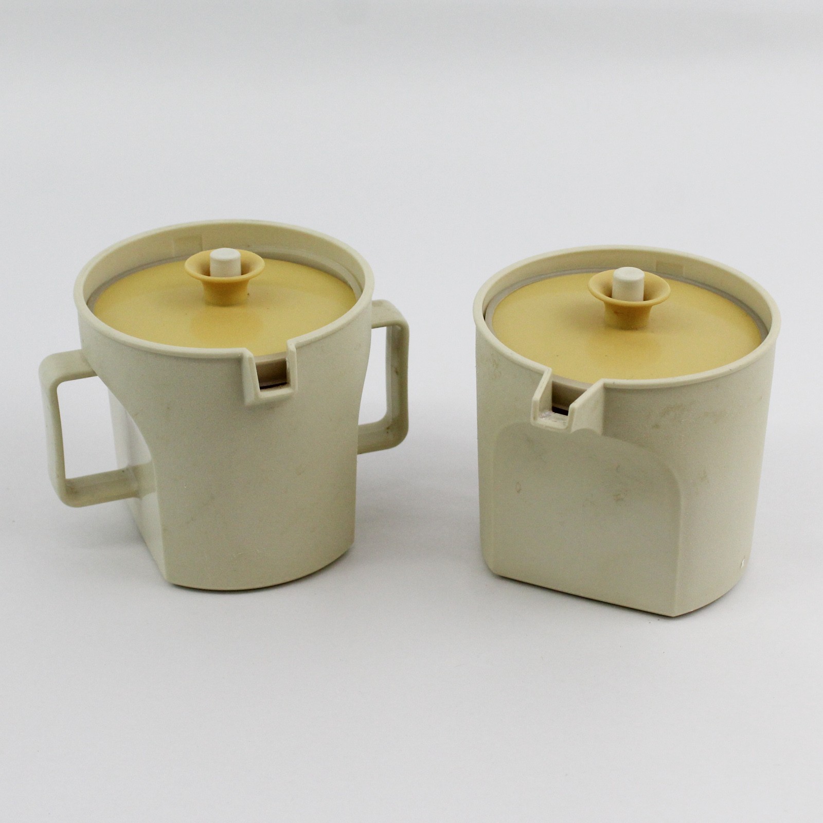 Vtg Tupperware Creamer Sugar Bowl Set 1414-1 1415-7 Lids Vtg Tupperware Creamer Sugar Bowl Set 1414-1 1415-7 Lids