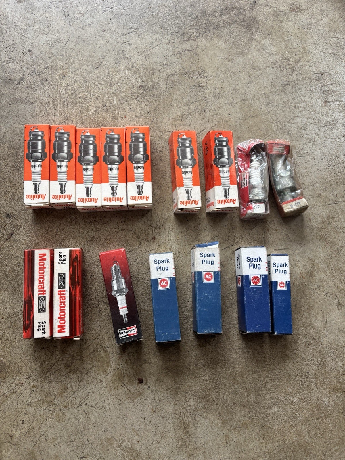 Mixed Lot Nos Vintage Spark Plugs 16 Ford Ac Delco Autolite Champion Mixed Lot Nos Vintage Spark Plugs 16 Ford Ac Delco Autolite Champion