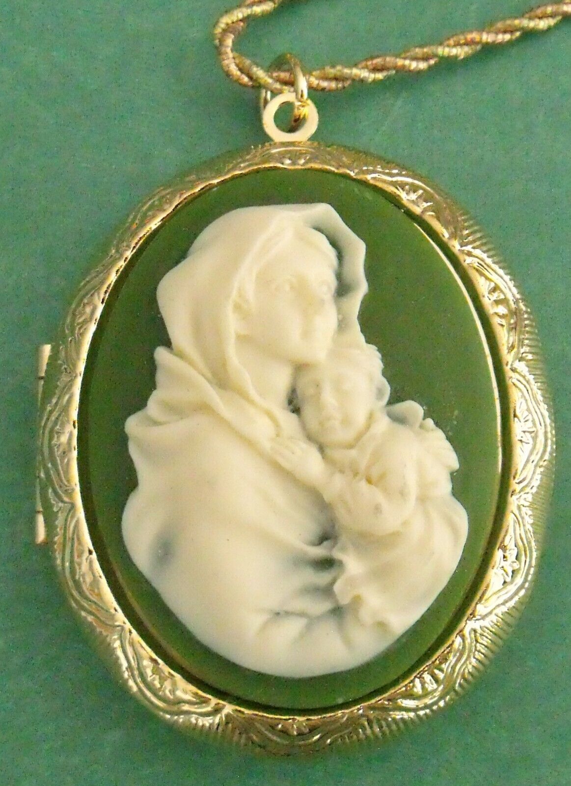 New Cameo Madonna of the Streets Note Locket Christmas Ornament Pendant 