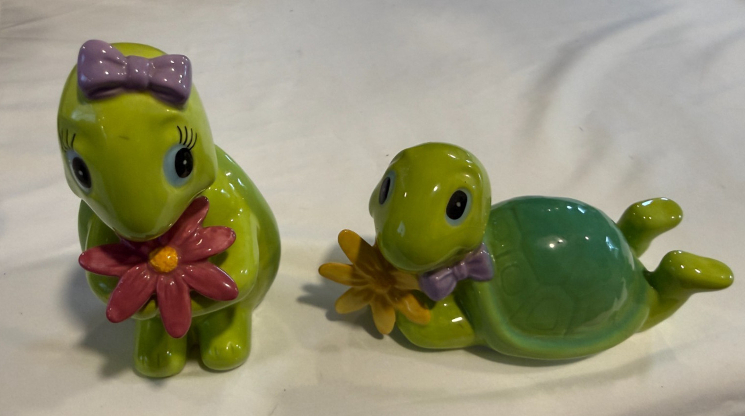 Vintage Ceramic Turtle Figurine Pair Boy Girl Couple holding Daisies Retro MCM Vintage Ceramic Turtle Figurine Pair Boy Girl Couple holding Daisies Retro MCM