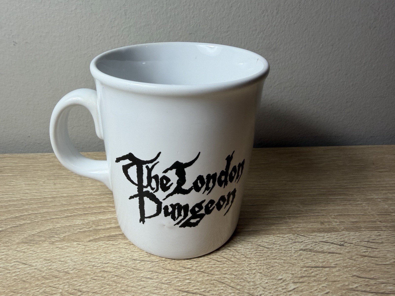 Vintage The London Dungeon Diner Mug 80s 1980s Mind Your Fingers Vintage The London Dungeon Diner Mug 80s 1980s Mind Your Fingers