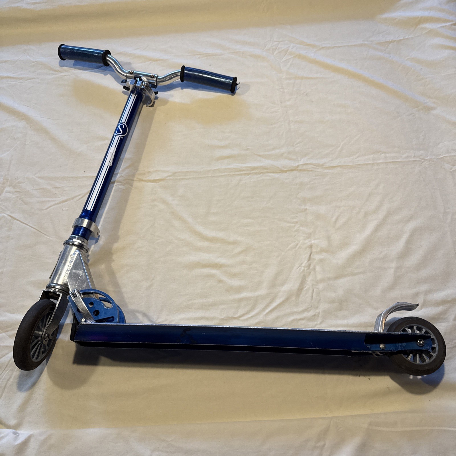Vintage 1990's Schwinn Bicycle Stingray folding SCOOTER Blue Vintage 1990's Schwinn Bicycle Stingray folding SCOOTER Blue