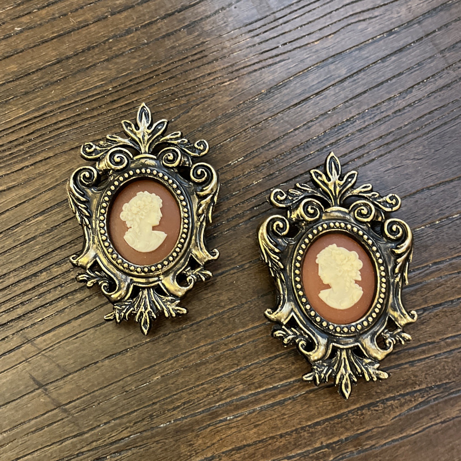 2 Vtg Mini Brass Framed Cameo Lady Ornate 3.5" Set Pair Wall Frames Victorian 2 Vtg Mini Brass Framed Cameo Lady Ornate 3.5" Set Pair Wall Frames Victorian