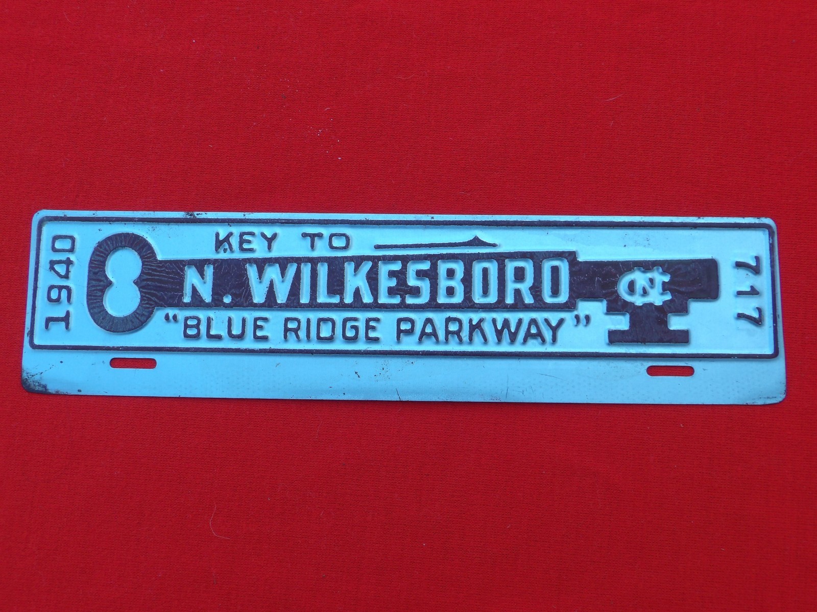 VINTAGE NOS 1940 KEY TO BLUE RIDGE PARKWAY TAG TOPPER PERMIT TAG N. WILKESBORO VINTAGE NOS 1940 KEY TO BLUE RIDGE PARKWAY TAG TOPPER PERMIT TAG N. WILKESBORO