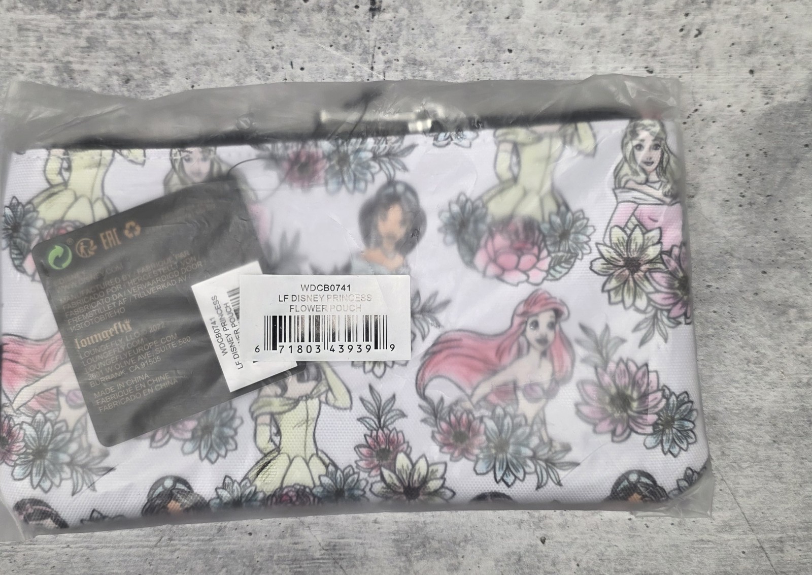 Loungefly Disney Princess Floral Print Zip Pouch Wallet Small Loungefly Disney Princess Floral Print Zip Pouch Wallet Small