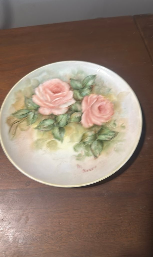 Hand-Painted Floral Decorative Plate Hand-Painted Floral Decorative Plate