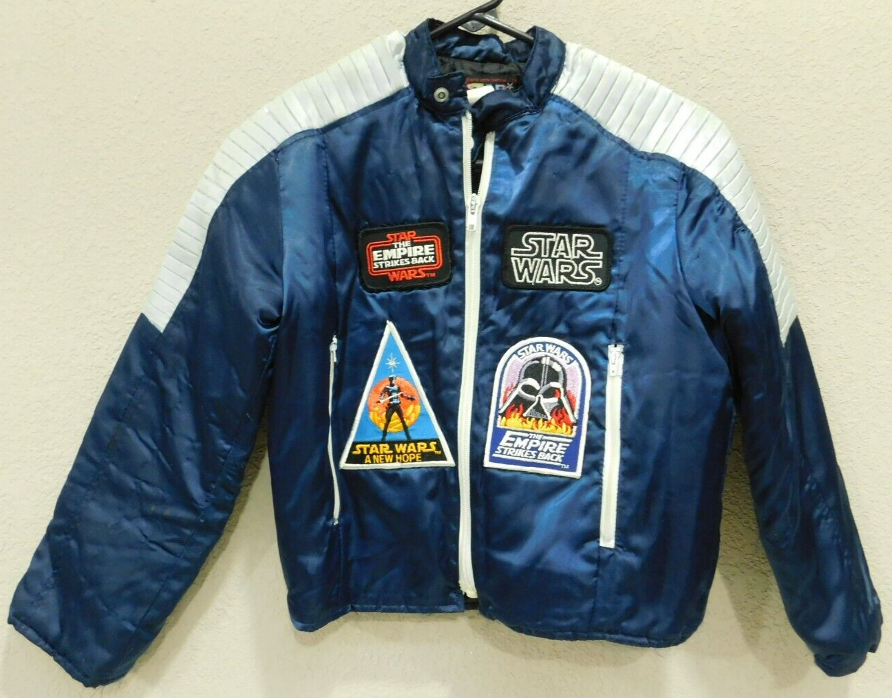 VTG 1978 20th Century Fox Star Wars By Bright Red Group 100% Nylon Jacket Rare . VTG 1978 20th Century Fox Star Wars By Bright Red Group 100% Nylon Jacket Rare .