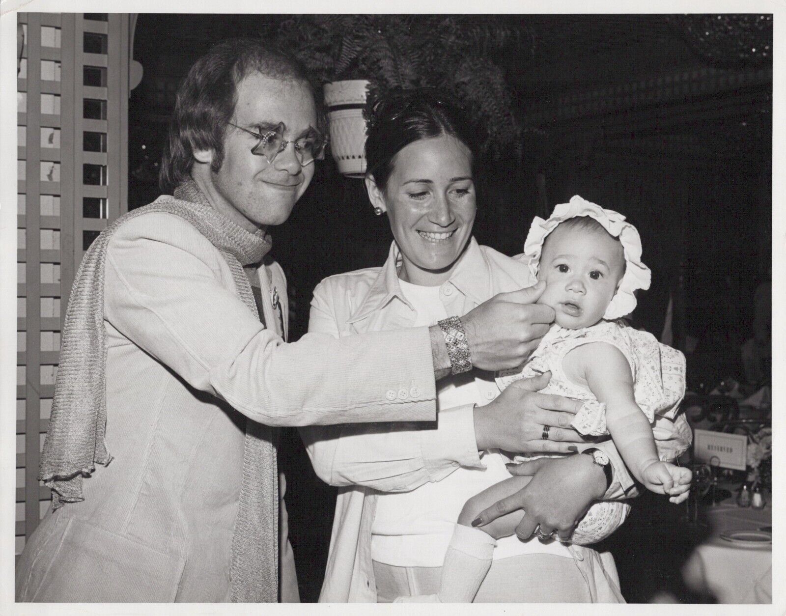 Elton John Pinches Baby #113 Press/Promo Rock/Music Photo 8x10-1970s-STORE