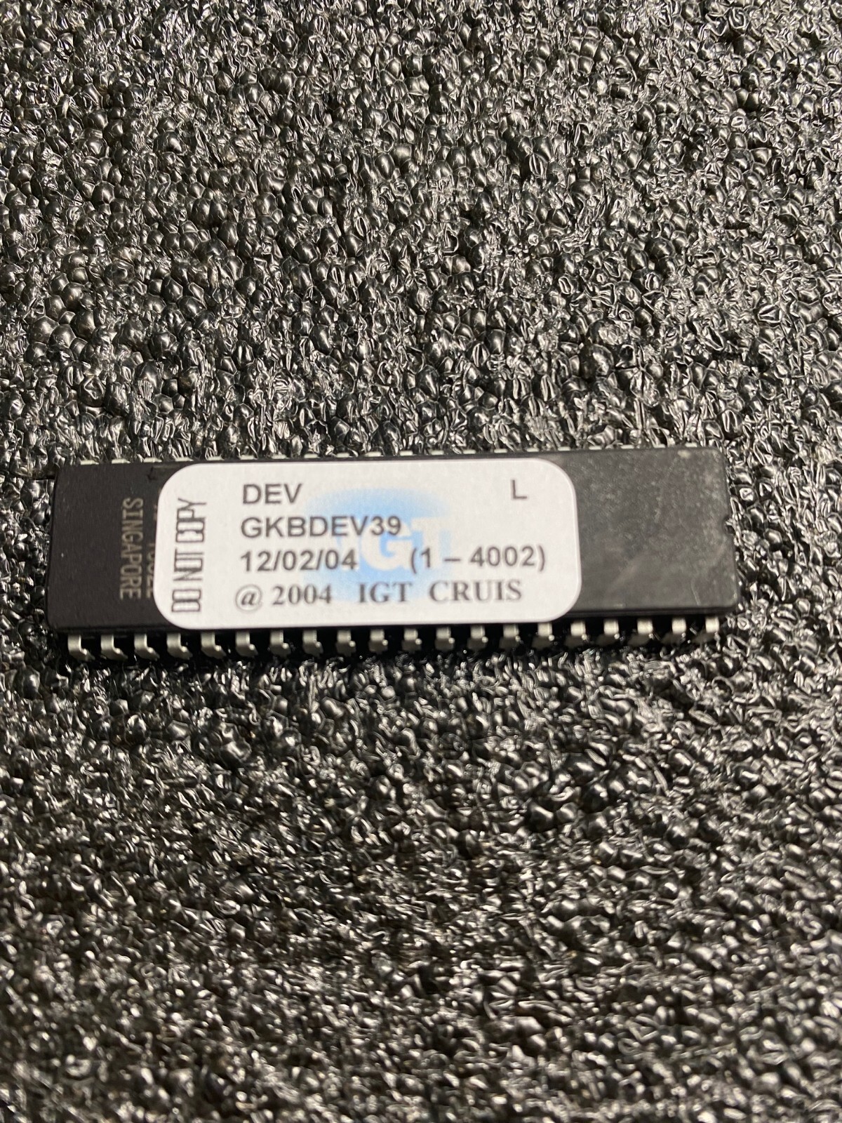 IGT GKBDEV39 GAME KING LEAVE-IN BOOT CHIP FOR 044 BOARDS- OEM ORIGINAL IGT GKBDEV39 GAME KING LEAVE-IN BOOT CHIP FOR 044 BOARDS- OEM ORIGINAL
