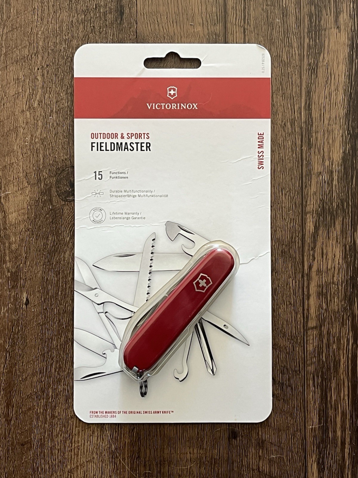 VICTORINOX 15 Function Outdoor & Sports Fieldmaster Swiss Army Knife Red NEW VICTORINOX 15 Function Outdoor & Sports Fieldmaster Swiss Army Knife Red NEW
