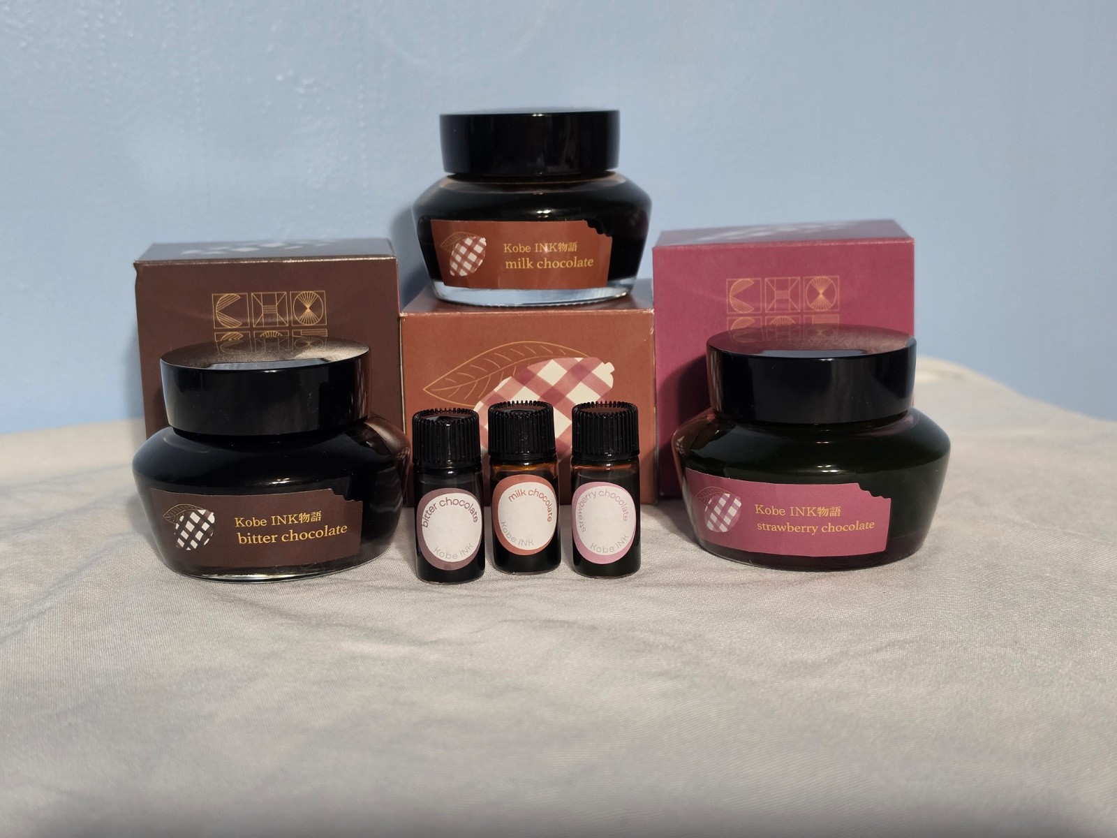 Kobe INK Monogatari Felissimo Chocolate Museum Ink Sample Set (3x 3ml Vials) Kobe INK Monogatari Felissimo Chocolate Museum Ink Sample Set (3x 3ml Vials)
