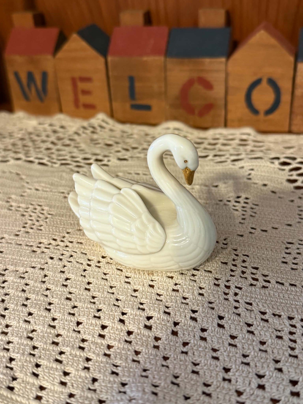 Lenox Porcelain Place Card Holder/Cake Topper Swan Figurine 24k Gold Accents Lenox Porcelain Place Card Holder/Cake Topper Swan Figurine 24k Gold Accents