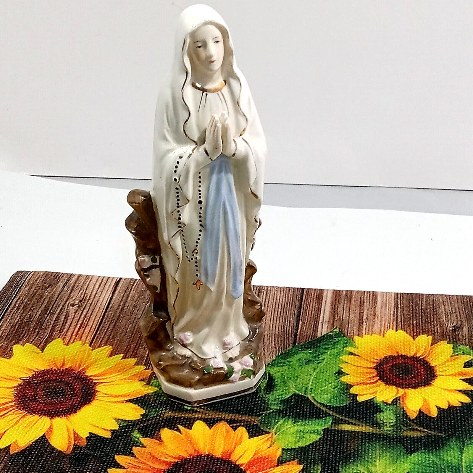 Vintage MADONNA White Ceramic Figure Japan Praying w/rosary Pink Flowers 8 inch