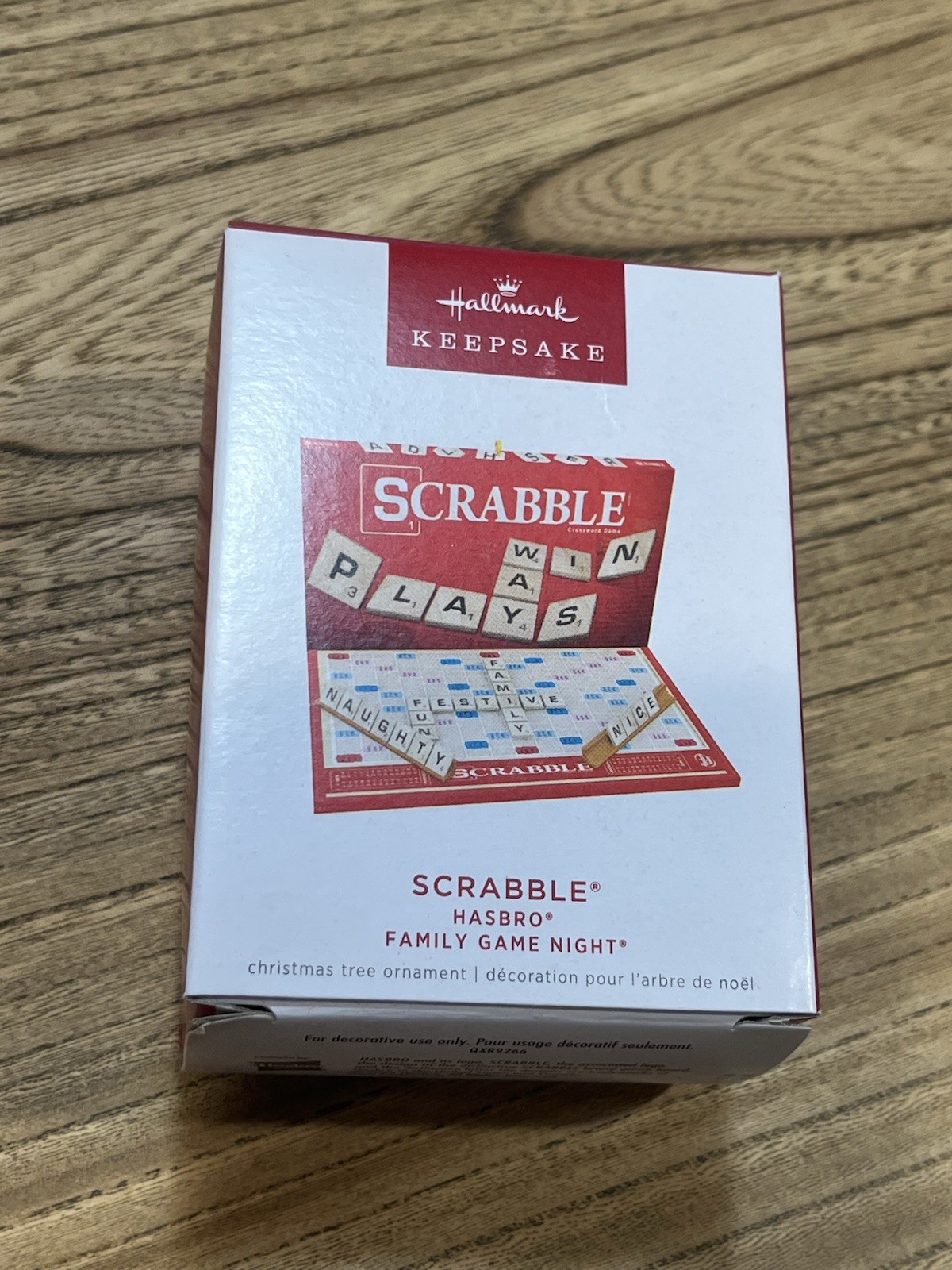 HALLMARK 2022 SCRABBLE FAMILY GAME NIGHT # 9 IN SERIES ORNAMENT HALLMARK 2022 SCRABBLE FAMILY GAME NIGHT # 9 IN SERIES ORNAMENT