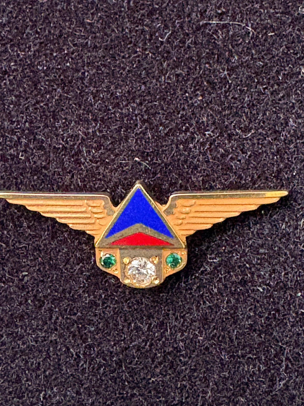 DELTA AIRLINES 30 YEAR EMPLOYEE SERVICE TIE TAC DELTA AIRLINES 30 YEAR EMPLOYEE SERVICE TIE TAC