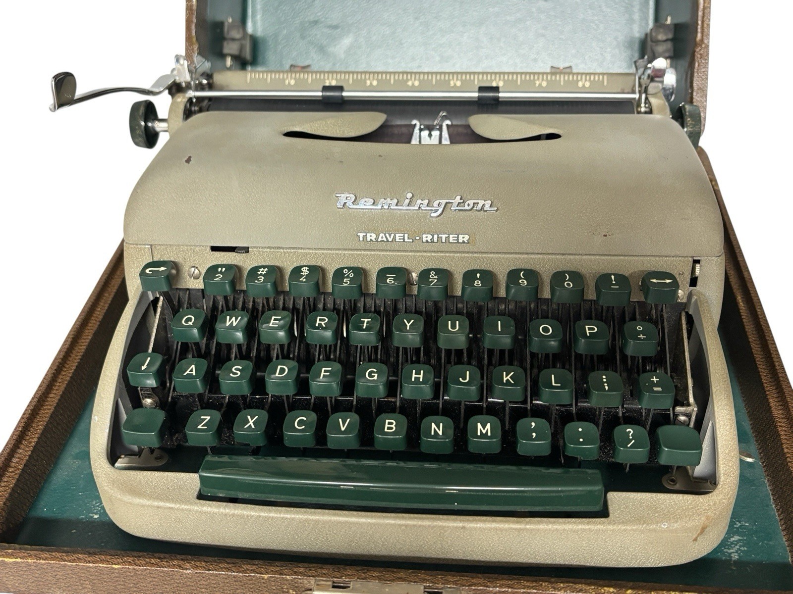 Remington Travel-Riter Tan Portable Typewriter w Case - Oiled - Works Great Remington Travel-Riter Tan Portable Typewriter w Case - Oiled - Works Great