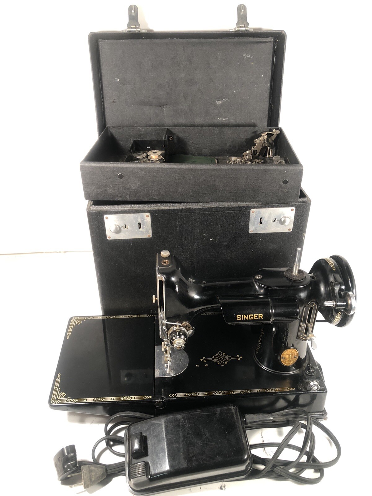 Vintage 1948 Singer Featherweight 221-1 Sewing Machine Ser AH Case Keys Made USA