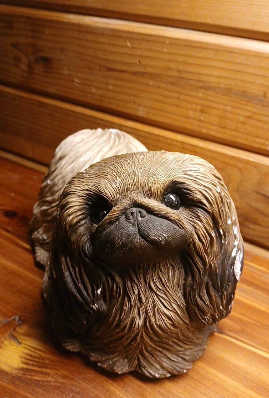SANDICAST DOG SCULPTURE PEKINGESE 8" X  5 "  CHIPPED 