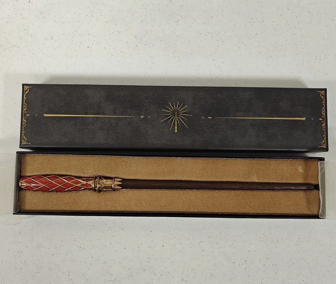 Harry Potter Interactive Wand Universal Studios 2nd Gen Brown/Red New in Box Harry Potter Interactive Wand Universal Studios 2nd Gen Brown/Red New in Box