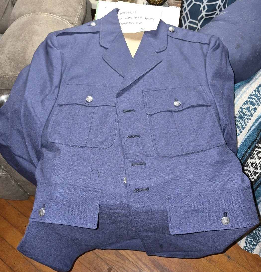 Vintage U.S. Air Force Service Coat 42R Blue Shade 1549 (New Never Worn) Vintage U.S. Air Force Service Coat 42R Blue Shade 1549 (New Never Worn)