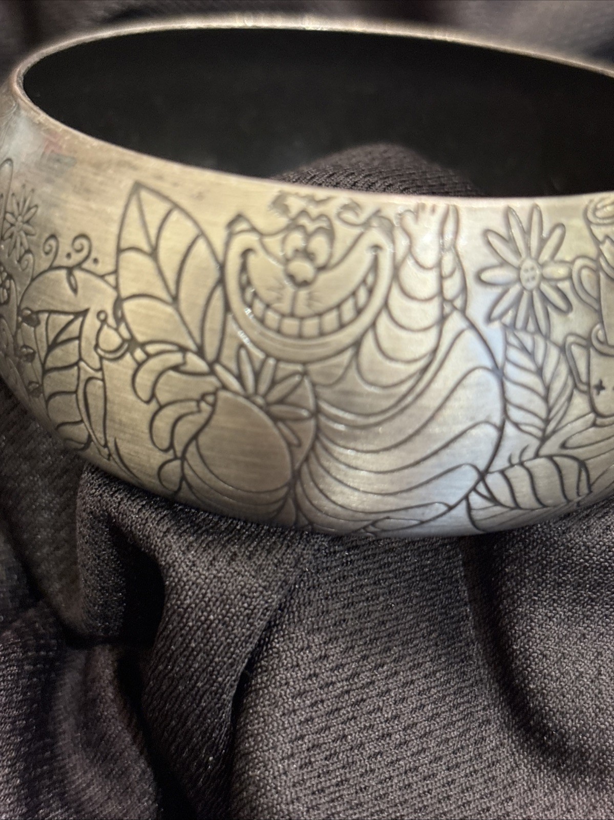 Disney Alice in Wonderland Silver tone Wide Bangle Cheshire Cat Bracelet Vintage