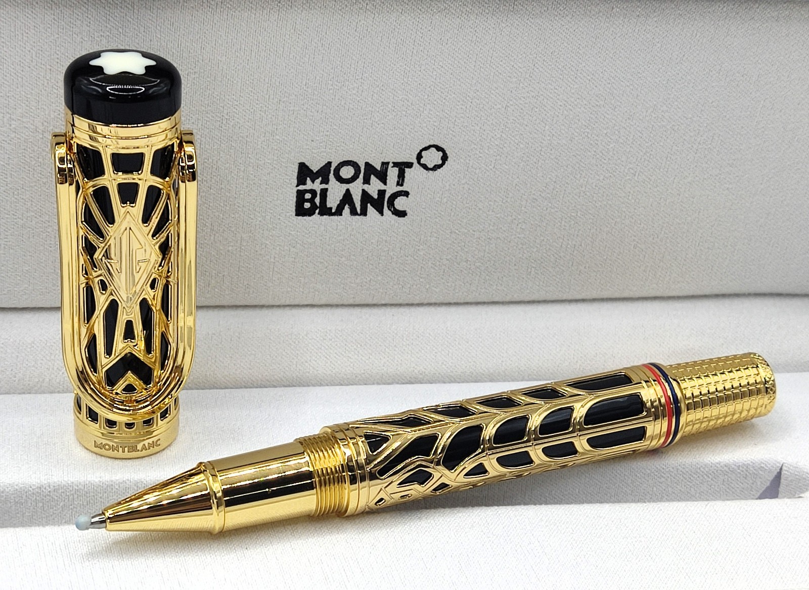Premium Montblanc Homage to The Great Gatsby Edition Rollerball Pen With Box Premium Montblanc Homage to The Great Gatsby Edition Rollerball Pen With Box