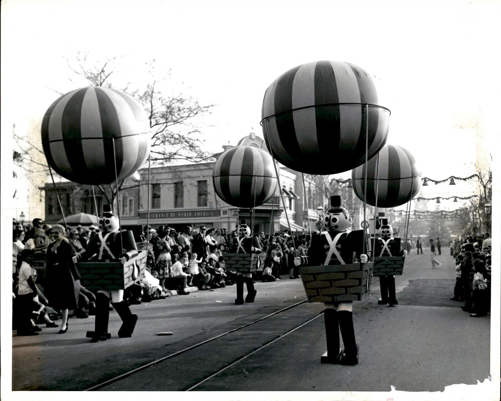 LG936 Orig Photo DISNEYLAND PARADE OF TOYS WOODEN SOLDIERS MARCH FRENCH BALLOONS