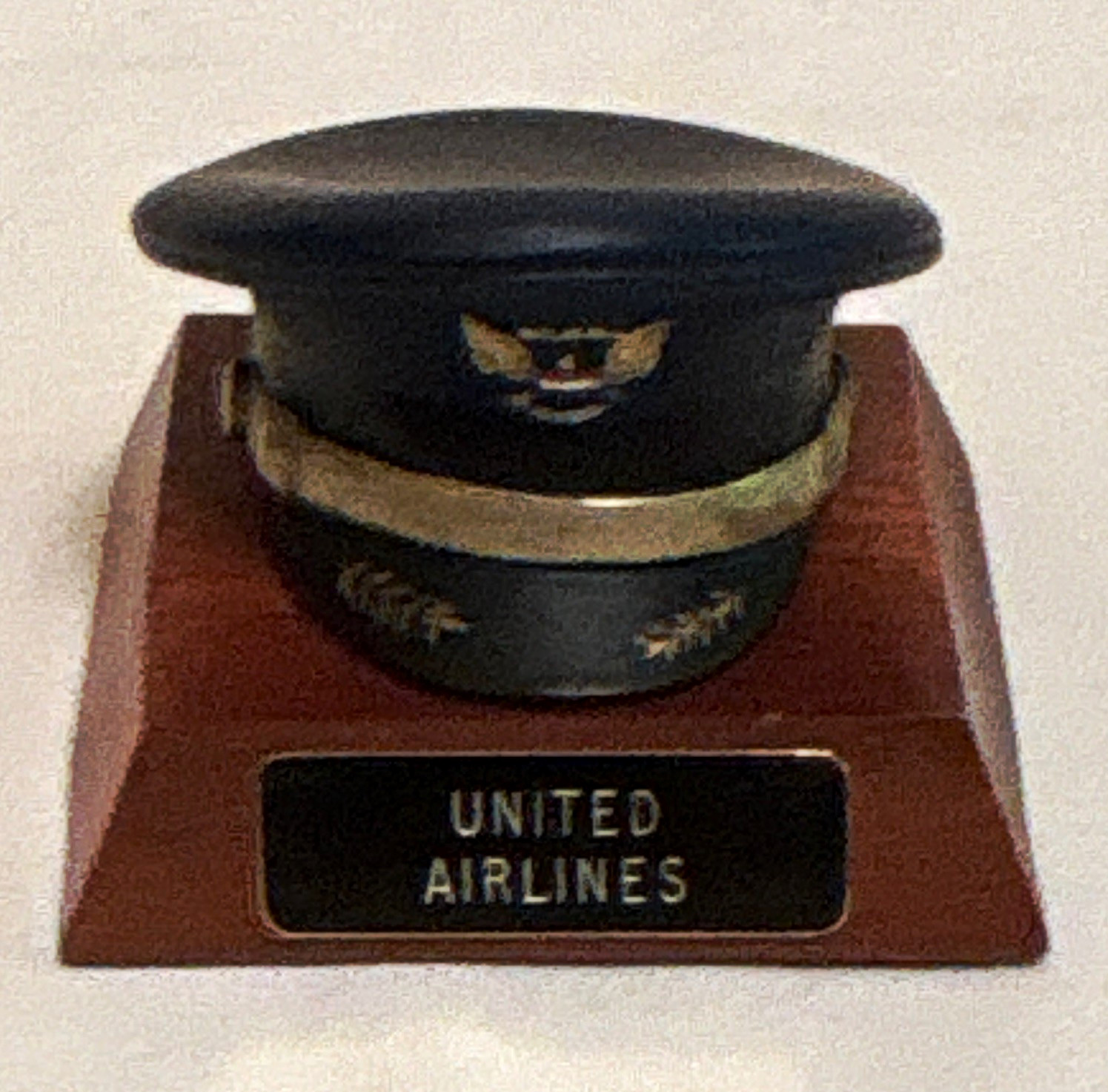 United Airlines Vintage Pilot Cap Display on Wood Base Plaque w/ Nameplate