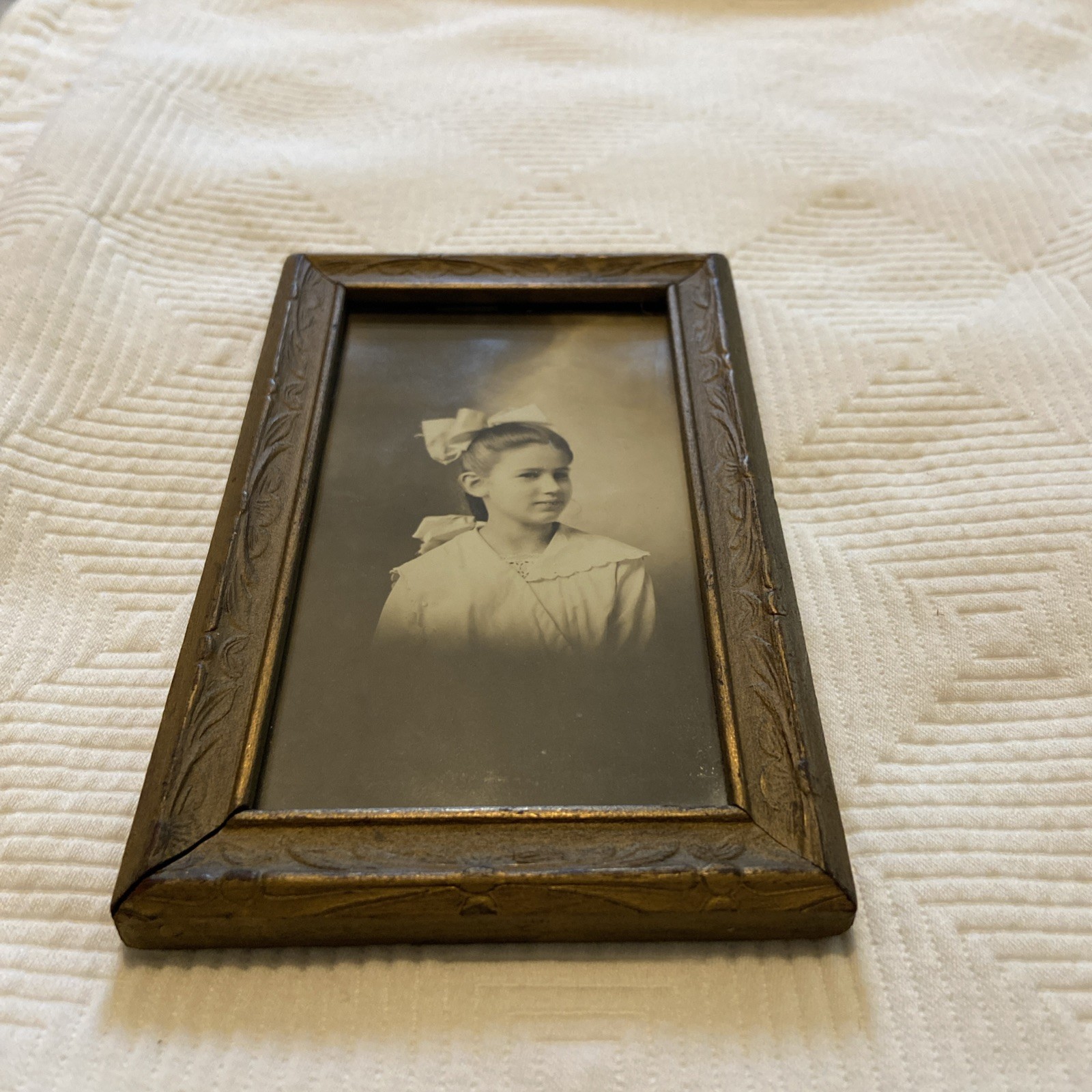 Antique Wooden Carved Picture Frame,Post Card Inside.4x6,Gold Gilt Floral 1915 Antique Wooden Carved Picture Frame,Post Card Inside.4x6,Gold Gilt Floral 1915