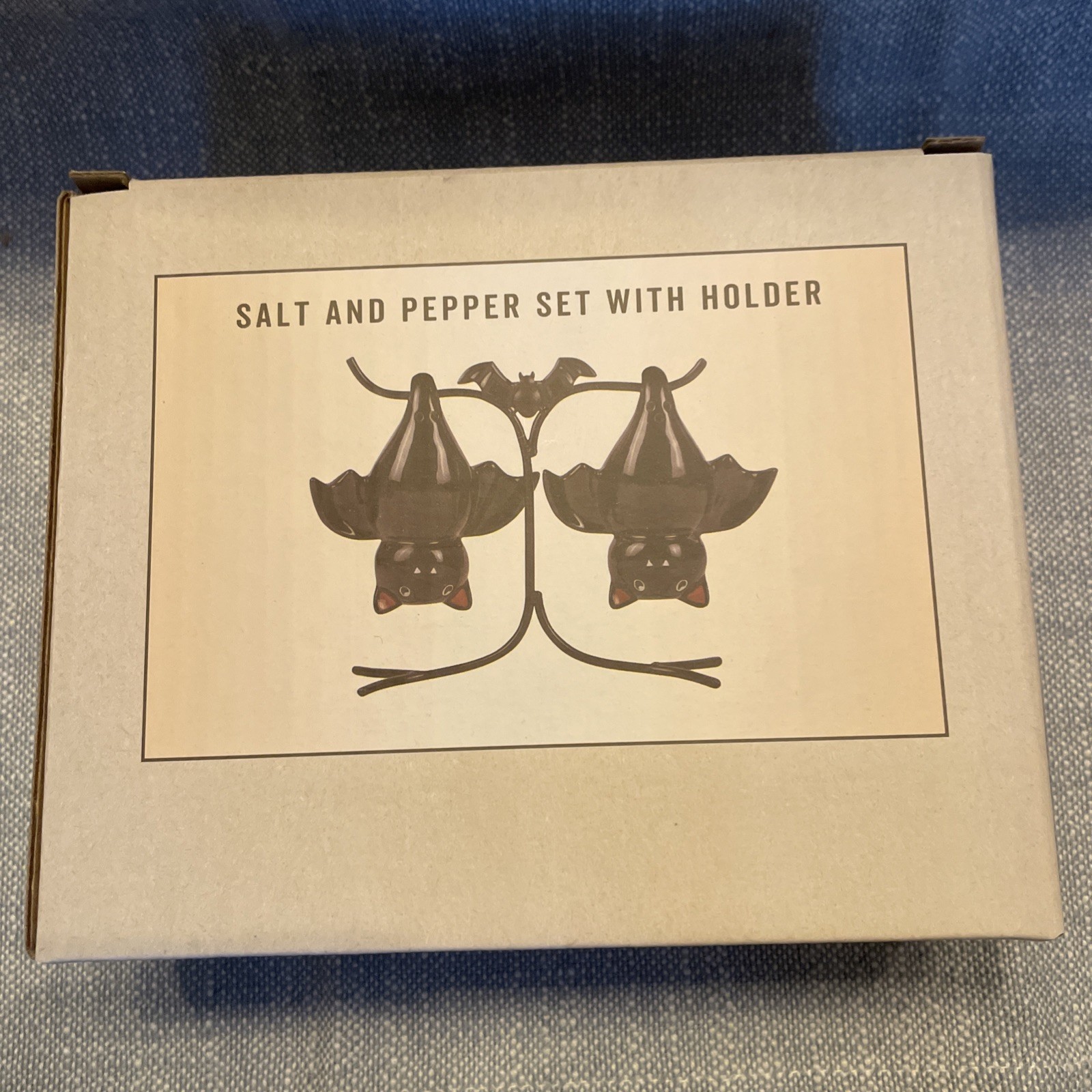 Cracker Barrel Halloween 3 Pc Set Hanging Bats Salt & Pepper Shaker Hanging Bat Cracker Barrel Halloween 3 Pc Set Hanging Bats Salt & Pepper Shaker Hanging Bat