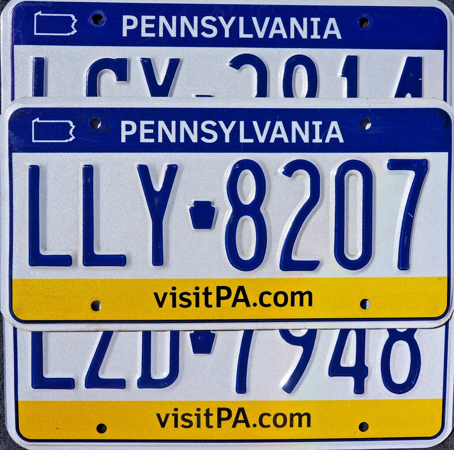 One Random PENNSYLVANIA LICENSE PLATE - Blue Letters Yellow Band License Plates One Random PENNSYLVANIA LICENSE PLATE - Blue Letters Yellow Band License Plates
