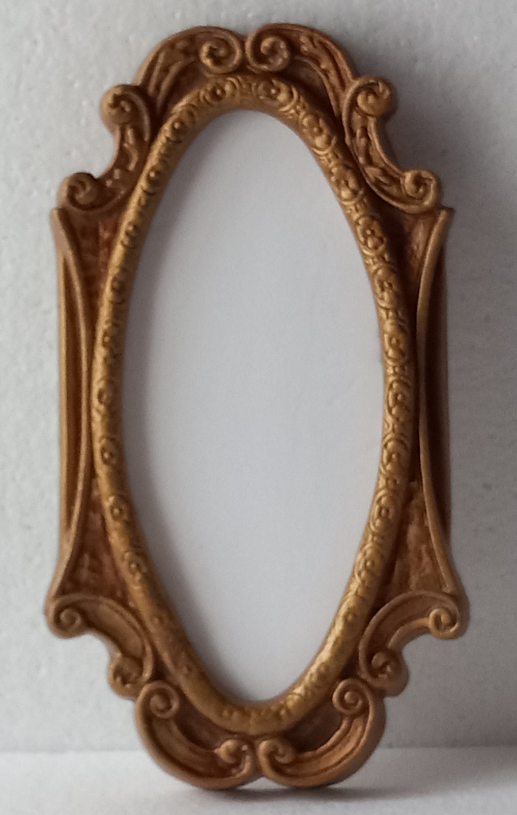 Vtg Ornate Small Hanging Frame Accent Gold Color Hollywood Regency #L-F.  GA#5