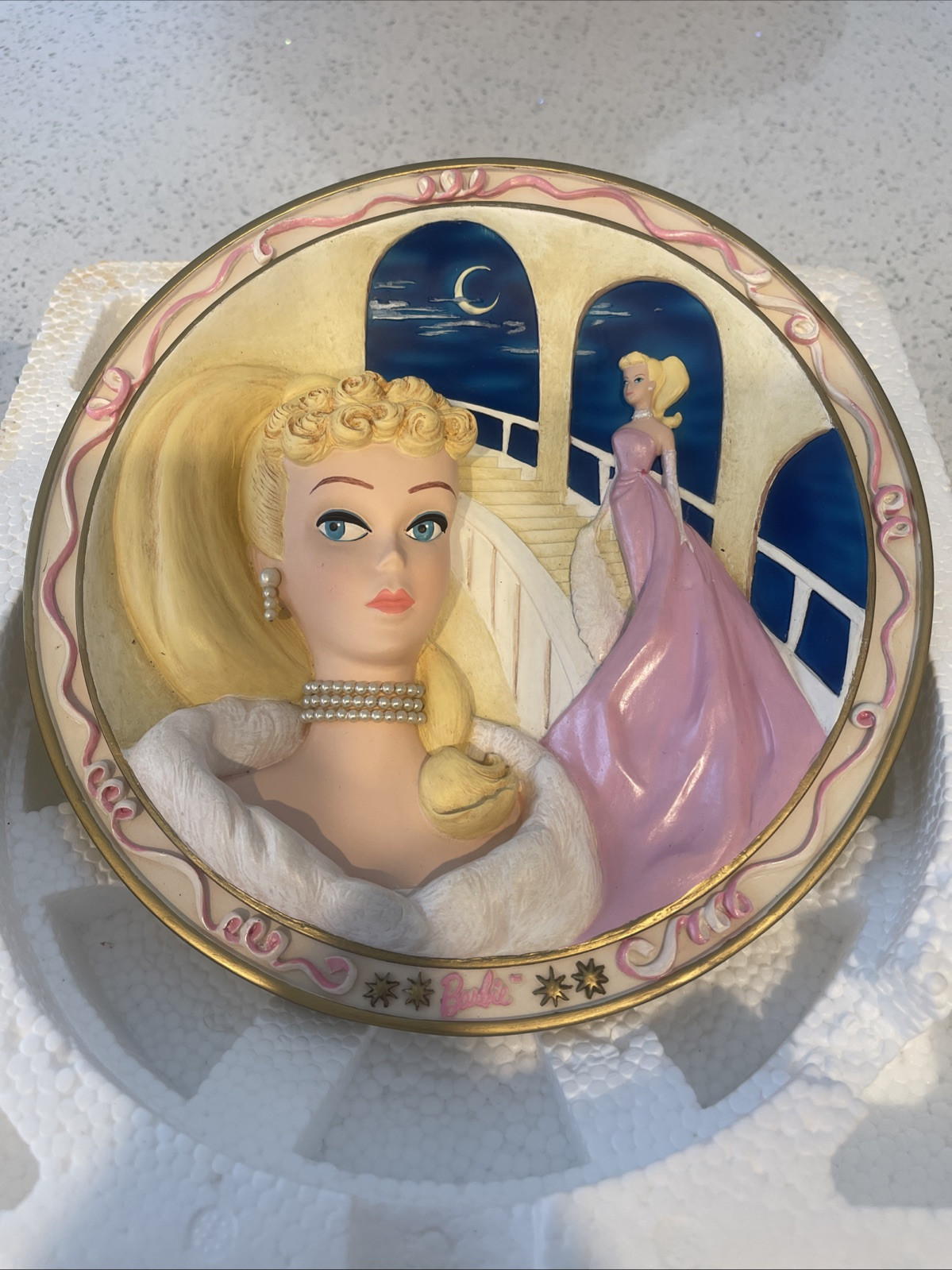 BRADFORD EXCHANGE BARBIE ENCHANTED EVENING FOREVER GLAMOROUS 1994 HANGING PLATE BRADFORD EXCHANGE BARBIE ENCHANTED EVENING FOREVER GLAMOROUS 1994 HANGING PLATE