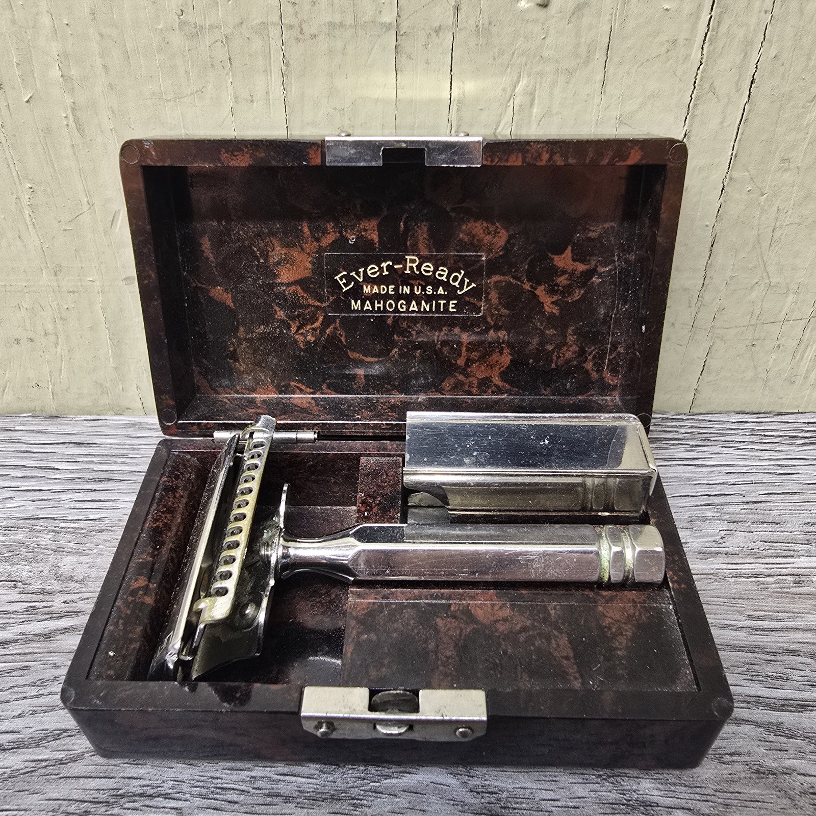 Vintage Ever Ready Mahoganite Rare Safety Razor, blade holder, & storage case Vintage Ever Ready Mahoganite Rare Safety Razor, blade holder, & storage case