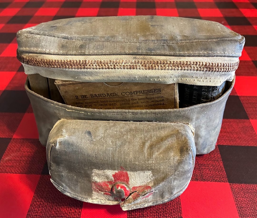WWII WW2 USAAC First Aid Kit WWII WW2 USAAC First Aid Kit