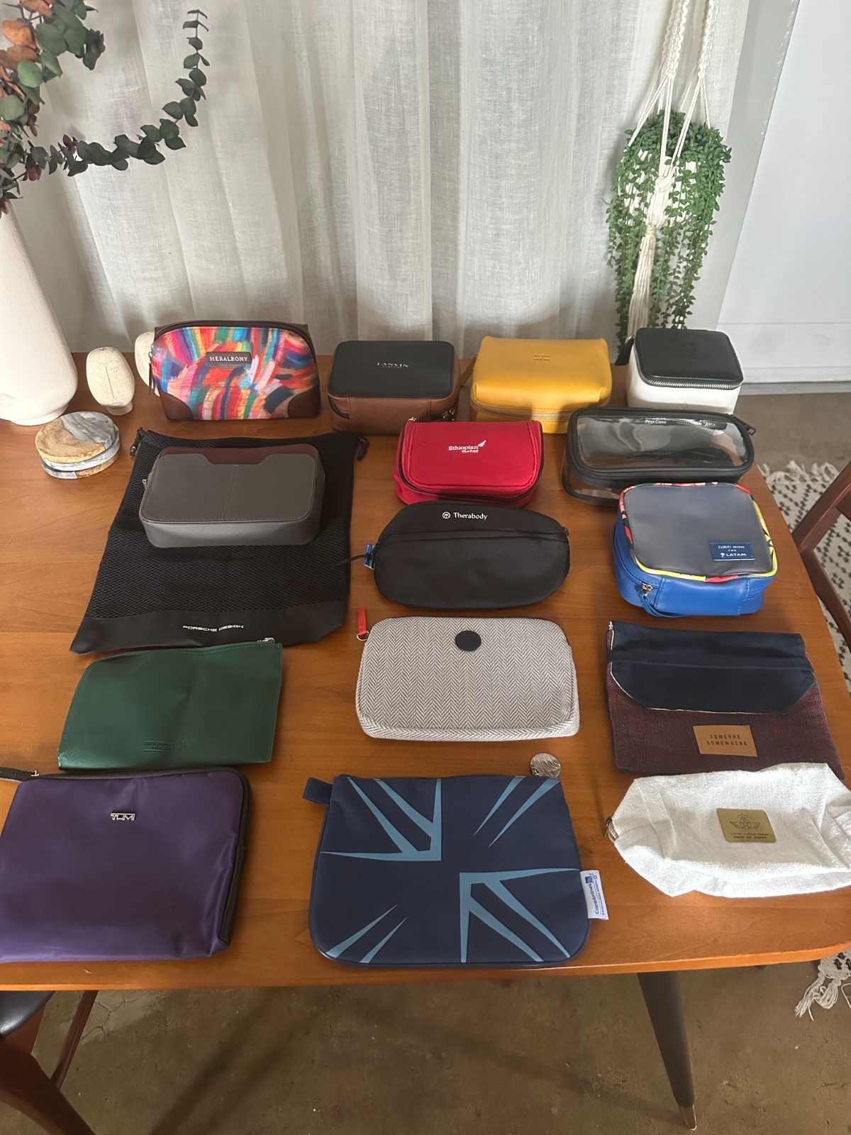 15 Airline Amenity Bags + Porsche Design Mesh Bag TUMI LALIQUE Lot