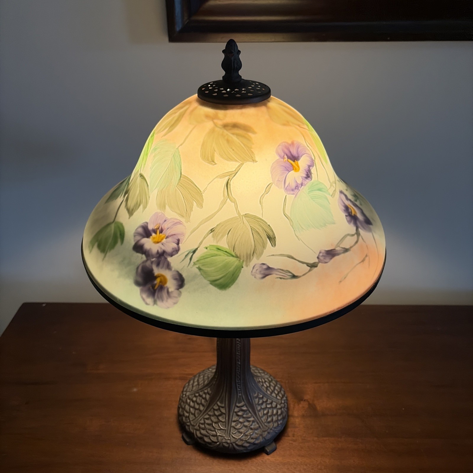 Dale Tiffany Style Pairpoint /Reverse Painted Lamp. 19” Purple Floral.