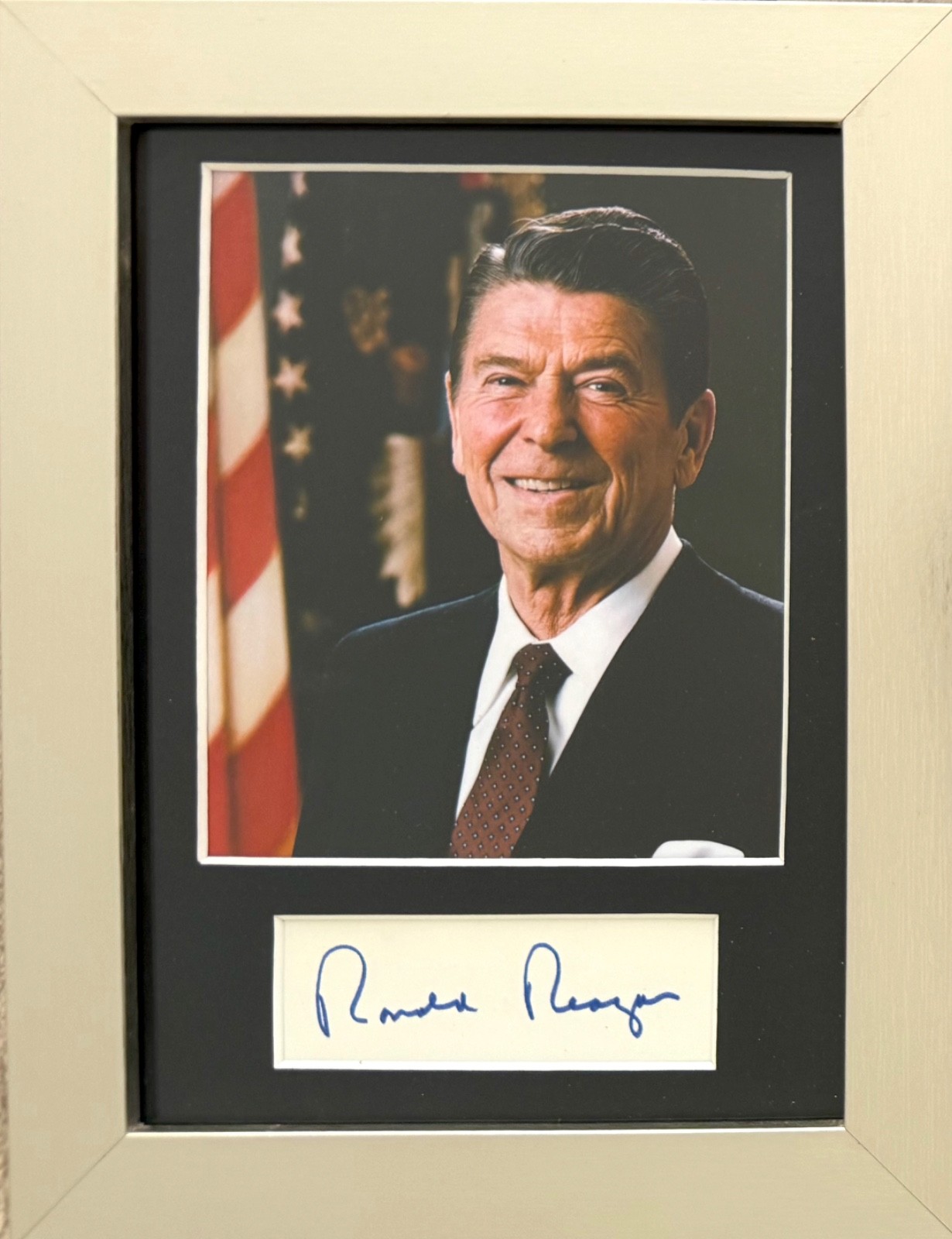 Ronald Reagan U.S President, Hand Signed Card, Photo Presentation 25x20cm & COA Ronald Reagan U.S President, Hand Signed Card, Photo Presentation 25x20cm & COA