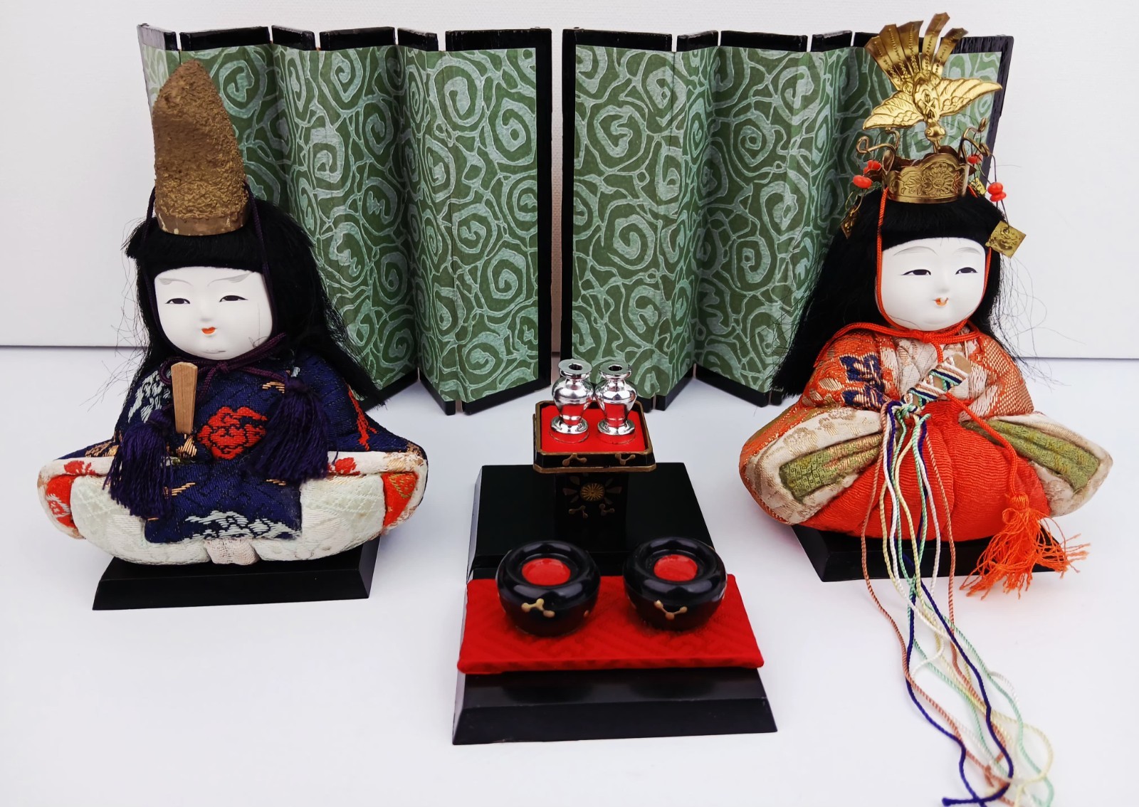 VINTAGE JAPANESE HINA DOLLS EMPEROR & EMPRESS KIMEKOMI SET WITH BYOBU SCREEN 🇯 VINTAGE JAPANESE HINA DOLLS EMPEROR & EMPRESS KIMEKOMI SET WITH BYOBU SCREEN 🇯