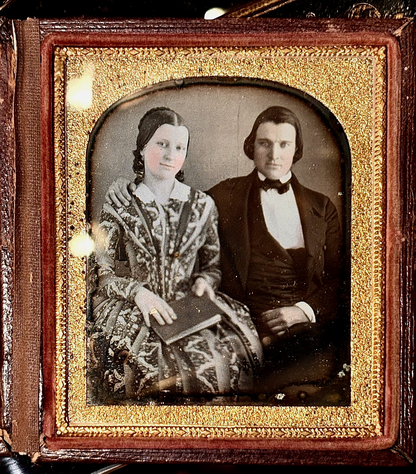  Daguerreotype of a Pretty Young Couple, Nicely Tinted Full Case Swans