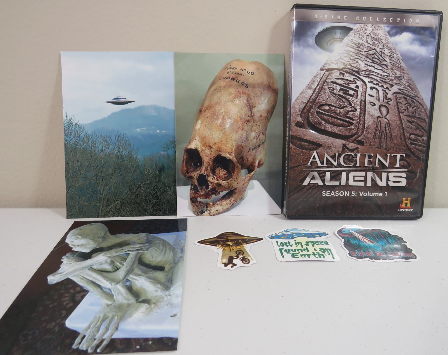 UFO Collector's Bundle: Ancient Aliens Season 5 Vol. 1 - Photos - Stickers UFO Collector's Bundle: Ancient Aliens Season 5 Vol. 1 - Photos - Stickers