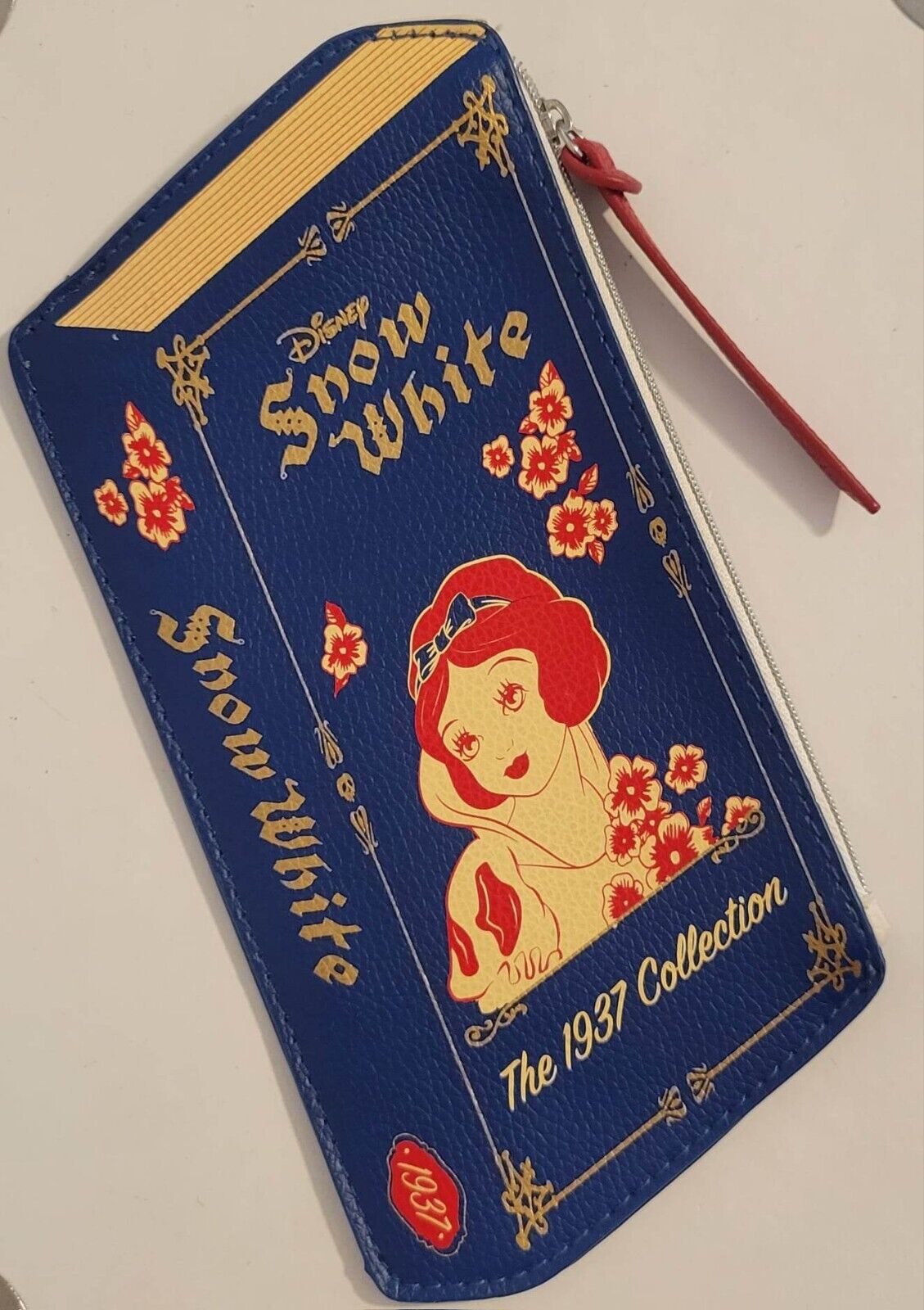 Besame Cosmetics Disney Snow White Book Icon Makeup Bag 1937 Collection Souvenir