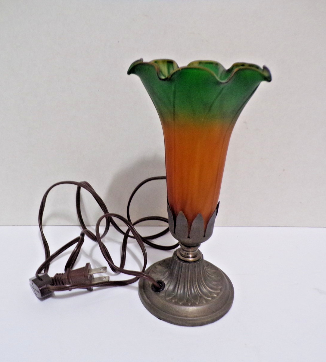 Tiffany Style Meida Pond Lily Glass Accent Lamp Orange & Green Corded Tested Vtg Tiffany Style Meida Pond Lily Glass Accent Lamp Orange & Green Corded Tested Vtg