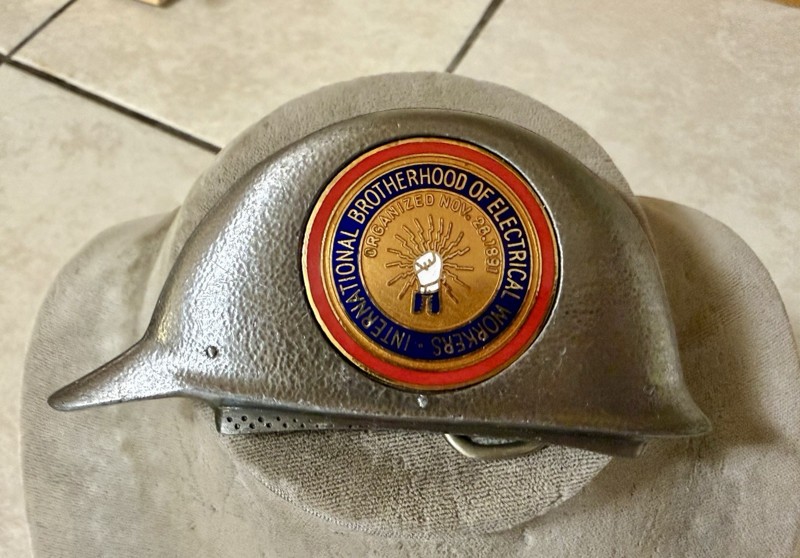 Rare IBEW International Brotherhood Of Electrical Workers Belt Buckle Hard Hat Rare IBEW International Brotherhood Of Electrical Workers Belt Buckle Hard Hat