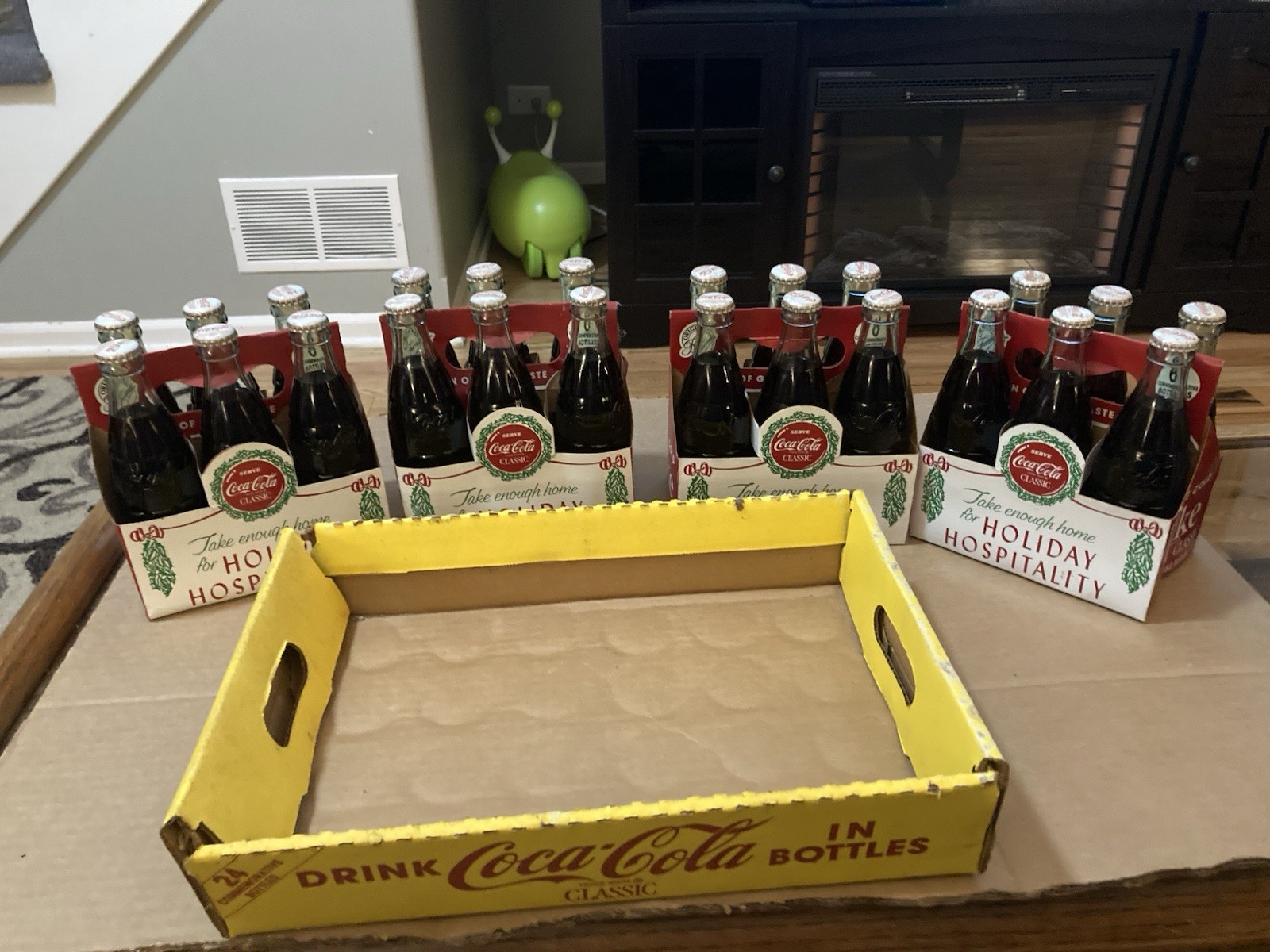 Vintage 1990s Coca-Cola (4) 6.5oz 6 Packs Limited Christmas Holiday W/ Case Vintage 1990s Coca-Cola (4) 6.5oz 6 Packs Limited Christmas Holiday W/ Case